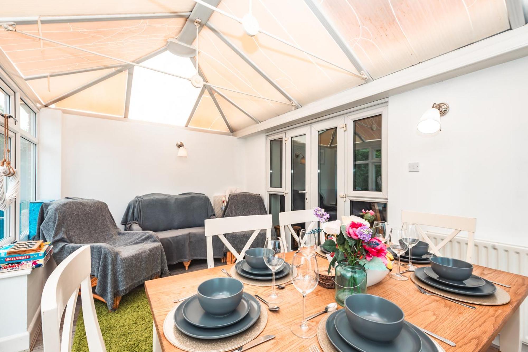 Family Gathering Bungalow Southampton Extérieur photo